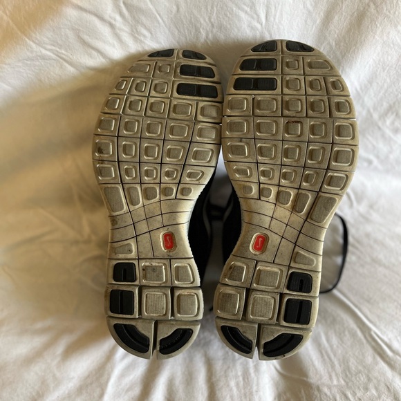 👟🌸GUC Nike Sneakers, black and white, size 10.5 - Picture 12 of 12